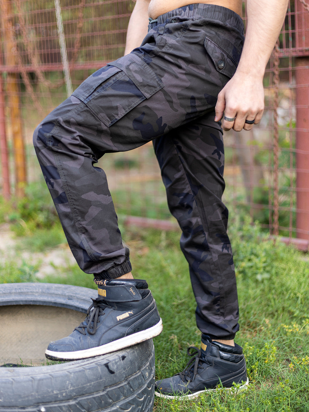 CAMOUFLAGE CARGO JOGGERS